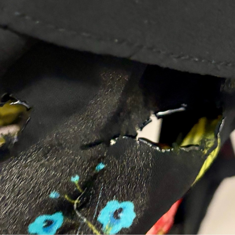 Floral Black Sleeveless Top - Picture 6 of 6